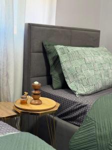 En eller flere senge i et værelse på shkodra city view apartment