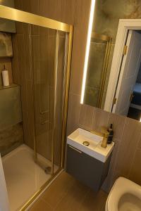 Ένα μπάνιο στο 30C The Luxury Studios near Arsenal and Central London