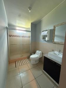 a bathroom with a shower and a toilet and a sink at Casa en residencial Metrópoli San Gabriel, Nejapa San Salvador in Nejapa