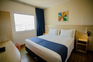 Postel nebo postele na pokoji v ubytování Luds Comfort Hotel