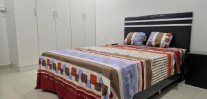 Ένα ή περισσότερα κρεβάτια σε δωμάτιο στο Moderno departamento en Lambaré cerca de todo