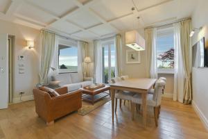 a living room with a table and a couch at Villa Vitae in Castiglione Falletto