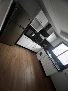 an overhead view of a kitchen with a stove and refrigerator at Fatimides 2 in El Aouina Station +8 photos