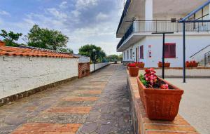 Μπαλκόνι ή βεράντα στο 2 Bedroom Gorgeous Apartment In Casal Velino