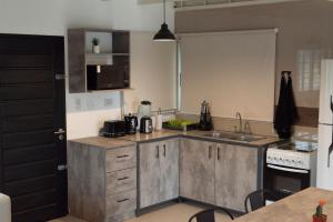 Η κουζίνα ή μικρή κουζίνα στο Morena Mia +7 φωτογραφίες