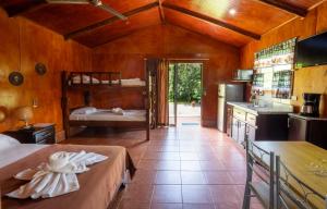 Camera con cucina e letto a castello. di Villas Josipek a Fortuna Altre 91 foto