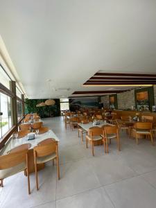 Nhà hàng/khu ăn uống khác tại Studio Completo em Muro Alto com Lazer de Resort e Praia a 150m +25 ảnh