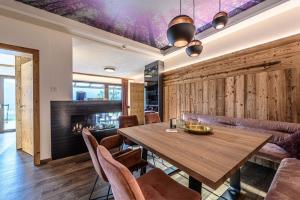 a dining room with a wooden table and chairs at Deluxe Suite Goldreh in Kaltenbach
