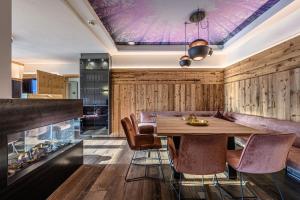 a dining room with a table and chairs and a fishtank at Deluxe Suite Goldreh in Kaltenbach +27 photos