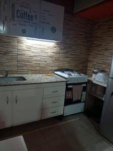 Η κουζίνα ή μικρή κουζίνα στο Marielasc