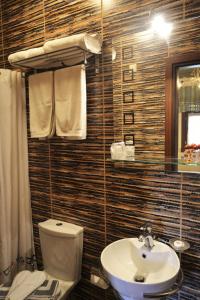 Bathroom sa Hagiati Guesthouse