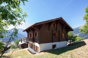 Afbeelding uit fotogalerij van Chalet Montis in Arni Alp