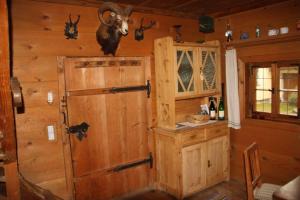 a room with a door and aries head on the wall at Hexenhäuschen in Bachwinkl