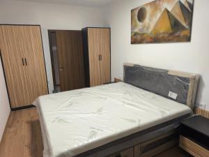 Giường trong phòng chung tại New Apartment