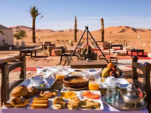 Jídlo v luxury tent nebo okolí