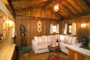 a living room with a white couch and a table at Bretei Hüttn in Unterberg