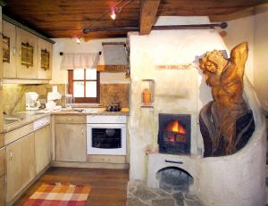 a kitchen with a statue of a bear next to a oven at Bretei Hüttn in Unterberg