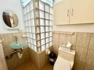 a small bathroom with a toilet and a sink at Apartamento de lujo en Piura in Piura +23 photos