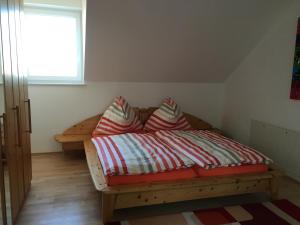 Łóżko lub łóżka w pokoju w obiekcie Ferienhaus Hochbrand