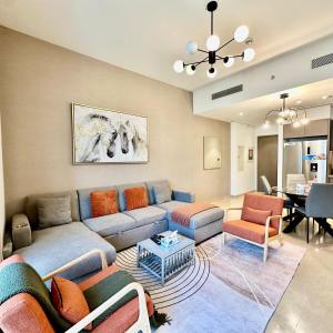 Χώρος καθιστικού στο Grande Signature Burj Khalifa view 4 Min walk Dubai Mall Infinity Pool with Fountain View Free parking By The Meridian