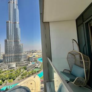 Μπαλκόνι ή βεράντα στο Grande Signature Burj Khalifa view 4 Min walk Dubai Mall Infinity Pool with Fountain View Free parking By The Meridian
