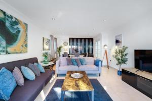 a living room with a couch and a table at Isher 3 Bedroom, 2-Bathroom House with Parking in Uxbridge