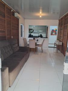 Χώρος καθιστικού στο Casa temporada aconchegante 10 pessoas Navegantes SC