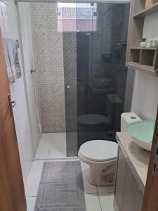 Ένα μπάνιο στο Casa temporada aconchegante 10 pessoas Navegantes SC