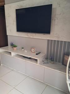 Μια τηλεόραση ή/και κέντρο ψυχαγωγίας στο Casa temporada aconchegante 10 pessoas Navegantes SC +21 φωτογραφίες