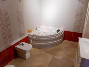 Koupelna v ubytování Modern holiday home in Almeria with pool + 25 fotografií