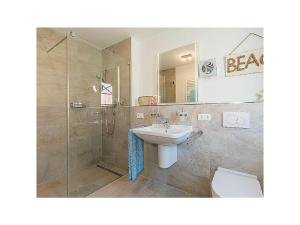 Koupelna v ubytování Baltic Sea House Seagrass Fireplace + 26 fotografií