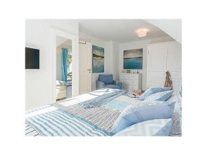 Postel nebo postele na pokoji v ubytování Baltic Sea House Seagrass Fireplace