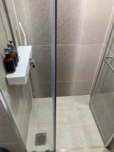 a shower with a glass door in a bathroom at 강릉 하이오션 경포 a203 in Gangneung