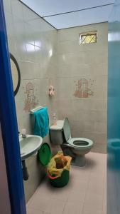 Et badeværelse på La Cabaña + 4 billeder