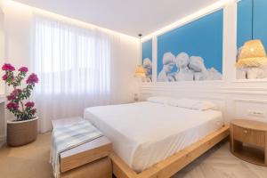 Postel nebo postele na pokoji v ubytování Swan Lake Luxury Apartment