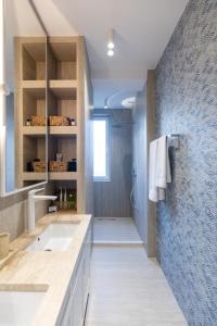 Koupelna v ubytování Swan Lake Luxury Apartment