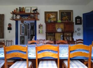 a dining room with a table and wooden chairs at Casa Charme Jericó Guaramiranga in Guaramiranga +2 photos