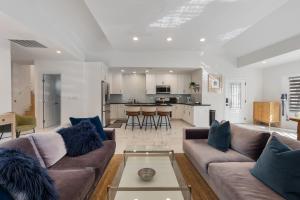 Fotografie z fotogalerie ubytování Minimalist Modern 3Bed 3Bath House near the Rose Bowl in Pasadena v destinaci Pasadena