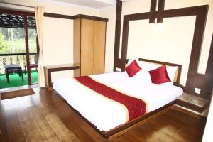 Postel nebo postele na pokoji v ubytování Green lake view resort cottage