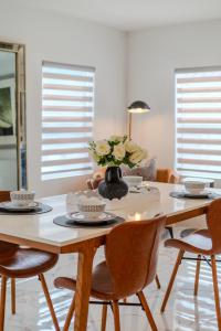 Fotografie z fotogalerie ubytování Minimalist Modern 3Bed 3Bath House near the Rose Bowl in Pasadena v destinaci Pasadena