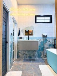 Ένα μπάνιο στο Moon Stars Mars homestay-Stars Room