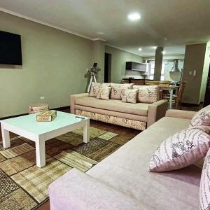 Χώρος καθιστικού στο Caseros2