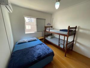 Postel nebo postele na pokoji v ubytování Apto Centro 150m Mar Piçarras 15min Beto Carrero