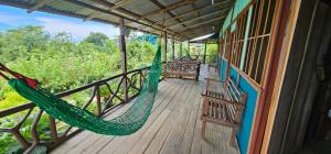 Balkón nebo terasa v ubytování Cabinas Paraíso Corcovado