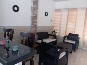 a living room with a table and chairs at Casa vacacional El Oasis in Villavicencio