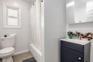 Ένα μπάνιο στο Free Parking -5 Guests- 30 min to NYC +18 φωτογραφίες