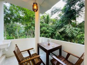 ゴールにあるTropicana Terraceの窓(テーブル、椅子付)