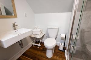 Koupelna v ubytování Cabin #6 + 29 fotografií