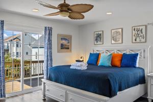 En eller flere senge i et værelse på Private Beach Access, Pet-Friendly -SEArenity Now