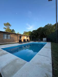 een zwembad in de achtertuin van een huis bij Complejo San San Apto 201 in San Luis
